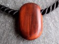 Dřevěný šperk  -  oblázek