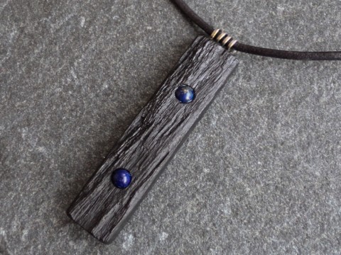 Dřevěný šperk   -  eben a minerál dřevo řezbářství náhrdelník ocel lapis lazuli eben 