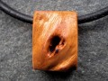 Dřevěný šperk -  dřevo a kůže