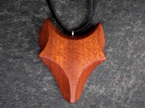 Dřevěný šperk - liška dřevo řezbářství náhrdelník nerez mahagon liška 