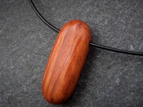Dřevěný šperk - Lace Sheoak dřevo řezbářství talisman oblázek lace sheoak 