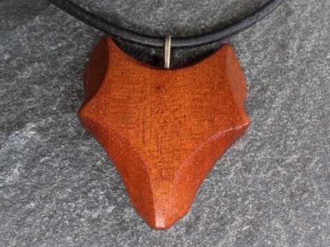 Dřevěný šperk  -  liška dřevo řezbářství náhrdelník nerez mahagon liška 