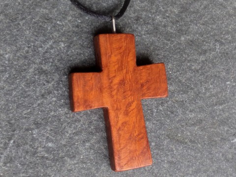 Dřevěný šperk -   křížek dřevo řezbářství talisman křížek lace sheoak australské dřevo 