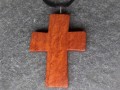 Dřevěný šperk -   křížek