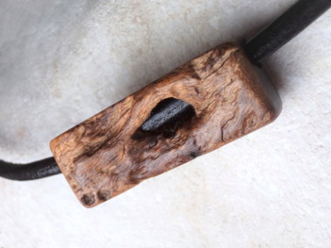 Dřevěný šperk - dřevo čaruje dřevo řezbářství talisman 