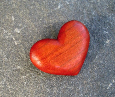 Brož - srdíčko dřevo višeň srdce srdíčko 