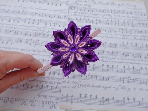 Violet čelenka fialová růžová květina 