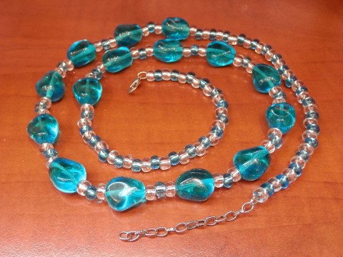 Elegantní modrý náhrdelník náhrdelník modrý čirý 
