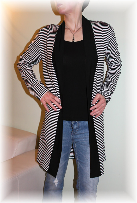 Kabátek bez zapínání mikina úpletový pruhovaný kabátek celoroční černo-bílý kardigan 