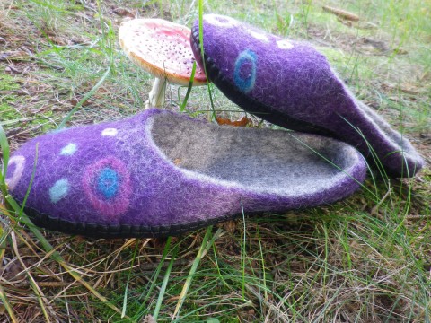 Papučě plstěné - fialové vlna plstšné šědá mokré plstění fialové papuče 