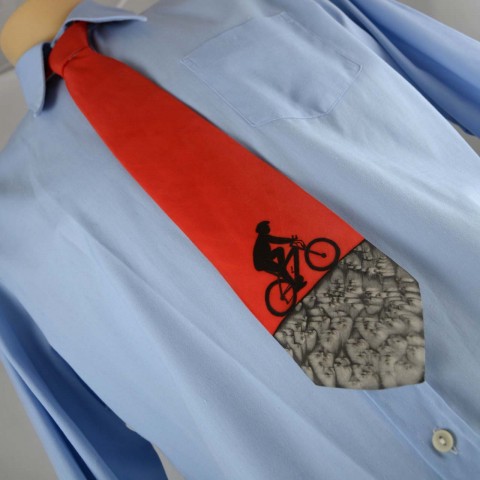 Kravata s cyklistou černo-červená kravata kolo cyklista 
