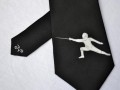 Černá kravata s šermíři