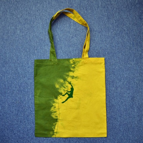 Žluto-zelená taška s horolezcem zelená taška batika žlutá skála horolezec 
