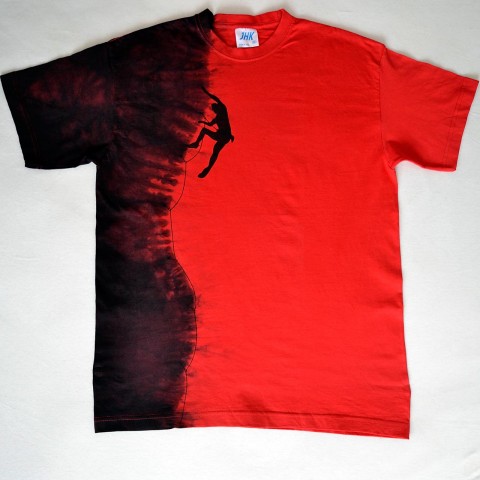 Červeno-černé triko s horolezcem M červená batika černá triko tričko skála horolezec 