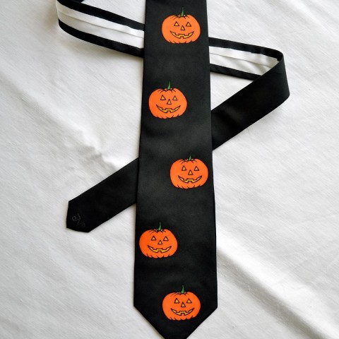 Kravata s halloweenskými dýněmi oranžová dýně černá hedvábí kravata hedvábná halloween dýňová halloweenská 