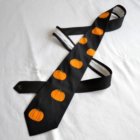 Černá hedvábná kravata s dýněmi oranžová dýně černá hedvábí kravata hedvábná halloween dýňová halloweenská 