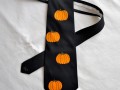 Černá hedvábná kravata s dýněmi
