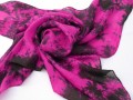 Batikovaný hedvábný šátek tmavě růž