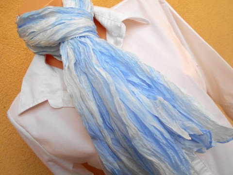 Vrapovaná modro-bílá šála/pareo/plé modrá bílá šála hedvábí šál pléd světlemodrá batikované bleděmodrá ručně barvené pareo hodváb 