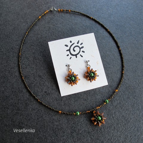 náhrdelník Coppers náhrdelník korálky káva květinka kytička měď mech rez 