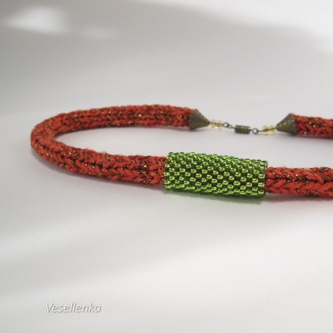 Liška na mechu - náhrdelník náhrdelník korálky pletený úplet třpyt dutinka pletenina 