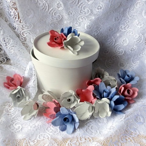 Dekorační růžičky dekorace modrá růžová bílá růže ozdoba kytička kvítek růžička recy karton na dárek 