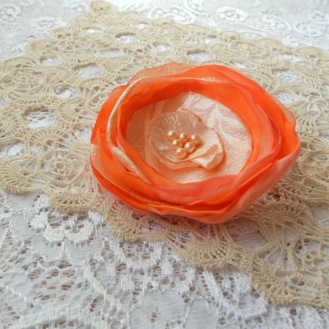 Pomerančová brož spona sponka květina oranžová květ kytka luxusní meruňková broskvová do vlasů na oděv na šaty 