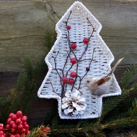 Stromeček s ptáčkem - dekorace vánoce bílá vánoční proutěný stromek stromeček na zeď na dveře na stůl proutěné za okno 