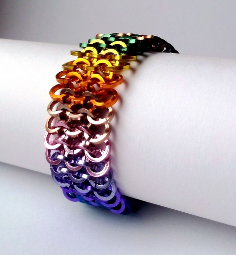 Duha široko daleko náramek barevné veselé barvy duhový kroužky kroužkování chainmaille kroužkovaný veselý duha barvičky americké zapínání široký eloxované 