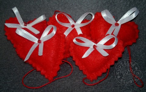 Srdíčko s poutkem z filcu 4 cm srdce dekorace dárek srdíčko bavlna láska háčkování valentýn příze škrob svátek matek srdíčko k valentýnu srdíčko z lásky 