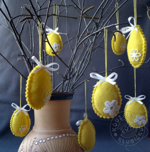 Vajíčko z filcu žluté bíle zdobené dekorace dárek bavlna jaro velikonoce vejce kraslice vajíčko vajíčko z filcu vajíčko z plsti 