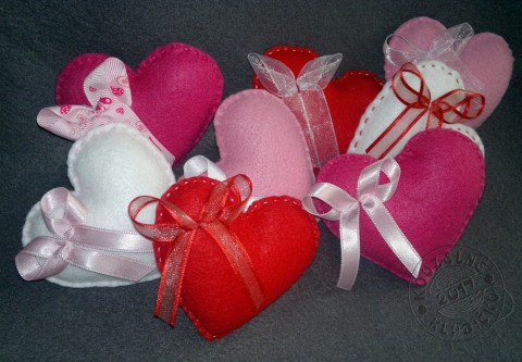 Srdíčko z filcu 10 cm srdce dekorace dárek srdíčko bavlna láska háčkování valentýn příze škrob svátek matek srdíčko k valentýnu srdíčko z lásky 