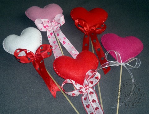 Srdíčkový zápich z filcu 10 cm srdce dekorace dárek srdíčko bavlna láska háčkování valentýn příze škrob svátek matek srdíčko k valentýnu srdíčko z lásky 