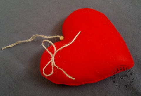 Srdíčko z filcu 20 cm závěsné srdce dekorace dárek srdíčko bavlna láska háčkování valentýn příze škrob svátek matek srdíčko k valentýnu srdíčko z lásky 