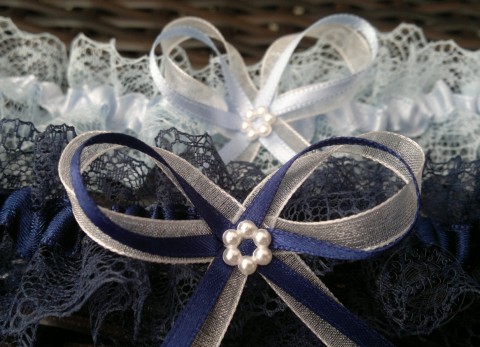 Podvazek 37 mm modrý s věnečkem svatba svatební svatební doplněk svatební dekorace podvazek pro nevěstu saténový podvazek zdobený podvazek dámský podvazek krajkový podvazek 