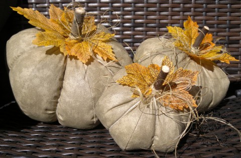 Šitá dýně BÉŽOVO KHAKI MRAMOR malá dekorace podzim dýně halloween podzimní dekorace halloweenská dekorace dýnička šitá dýně 