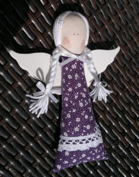 Andělka KYTIČKOVÁ tmavě fialová dekorace dárek vánoce anděl andílek andělíček andělka 