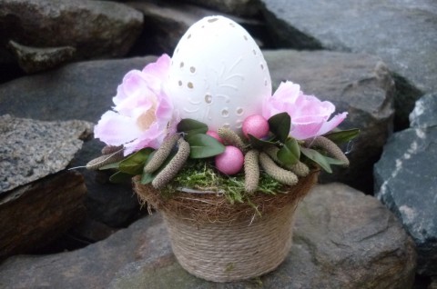 něžná kráska dekorace nálada jarní jaro velikonoce kytičky proutí peříčka vajíčko sušina sněženky posel ptáčata 