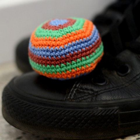 Háčkovaný hakisák - návod háčkování hakisák míčky míček žonglování footbag hacky sack návod na hakisák 