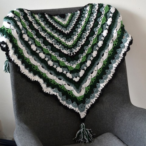 Elegantní šátek zelený háčkování šátek šál pléd křeslo trojcípý crochet hačkovaný 