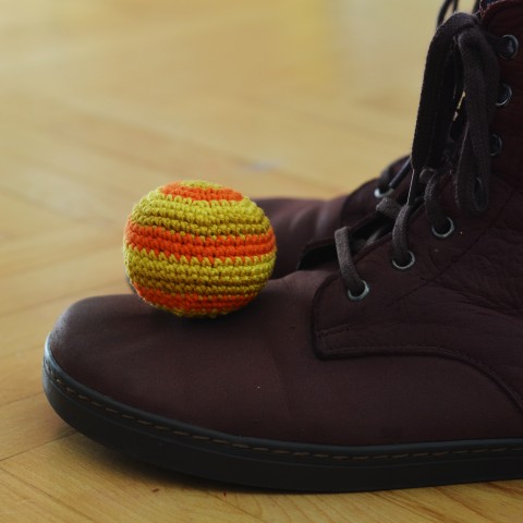 Hakisák žár háčkování hra hakisák míček balónek žonglování crochet footbag venku freestyle na ven háčkuji hakisáky hakysak 