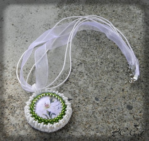Něžná lilie šperk náhrdelník přívěsek doplněk květ lilie čistota něha 