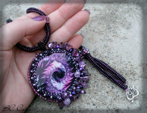 Fialová spirála - náhrdelník šperk náramek dárek doplněk fialová perleť spirála náhrdelníkk 