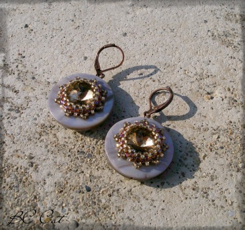 Z oříšku - náušnice šperk korálky doplněk náušnice přírodní perleť autorský originál země rivolka 