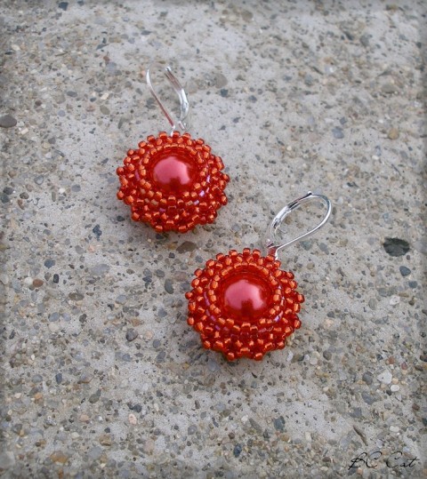Luční kvítí - červená šperk pestrobarevné doplněk náušnice květ kytka elegance perla perlička něžné kvítek každodenní 