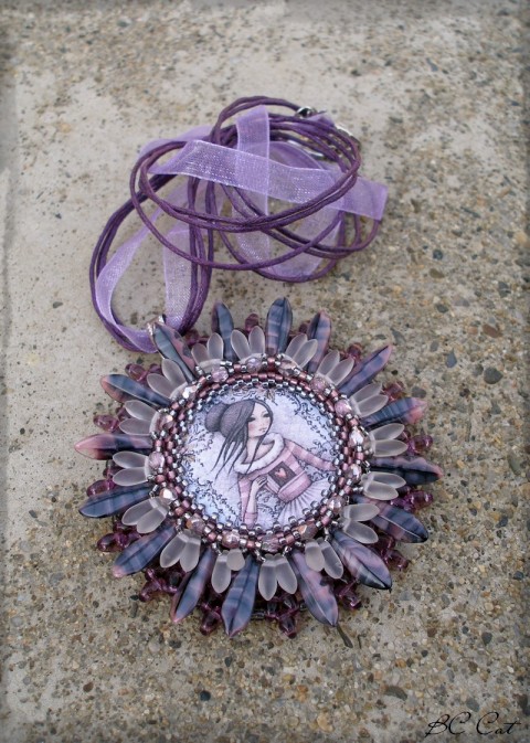 Violla - náhrdelník šperk přívěsek princezna korálky doplněk náušnice panenka fialová přívěšek květ kytka lila dívka kabošon náhrdelníš 