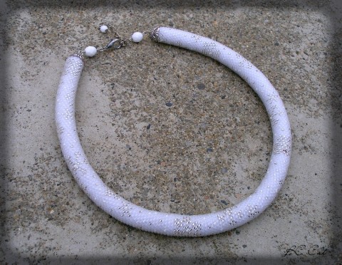 Když padá sníh - náhrdelník šperk náhrdelník korálky doplněk sníh zima háčkování svatba dutinka čistota vzor mráz vločka zasněžená 