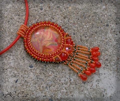 Red orange šperk náhrdelník doplněk fantazie barvy pomeranč malovaný pestrobarevný kabošon energie nápadný 