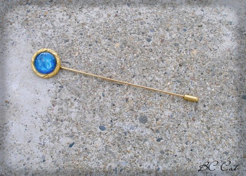 Ozdobná jehlice s lůžkem IV. brož šperk šperky dárek doplněk jehlice klobouk špendlík polymer krystyly frost 