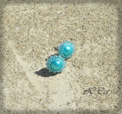 Kvítečky do ouška - Aqua šperk korálky doplněk náušnice jaro květ perla perlička kvítek puzeta 